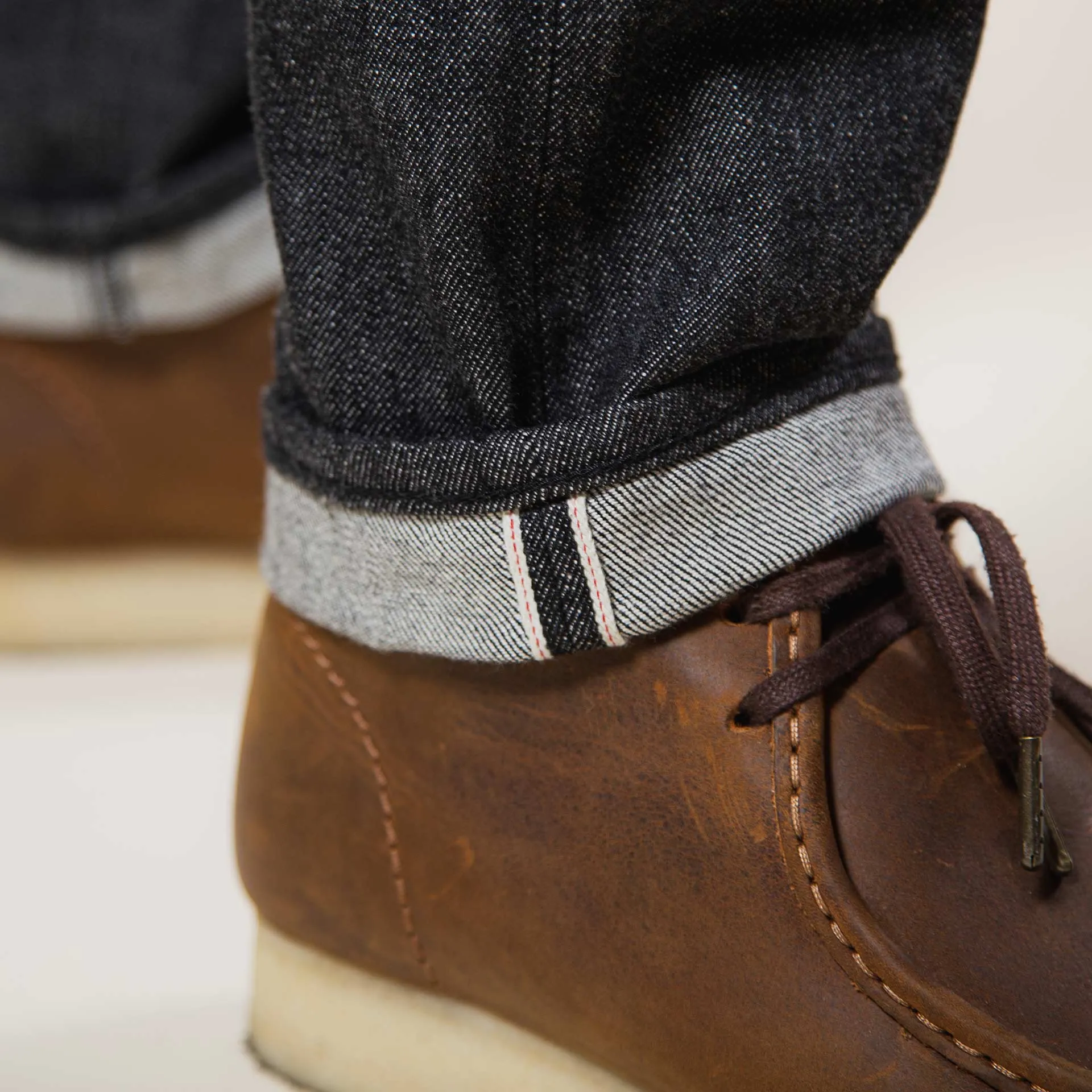 B-04 RELAXED TAPERED 14 oz. selvedge colour denim / black