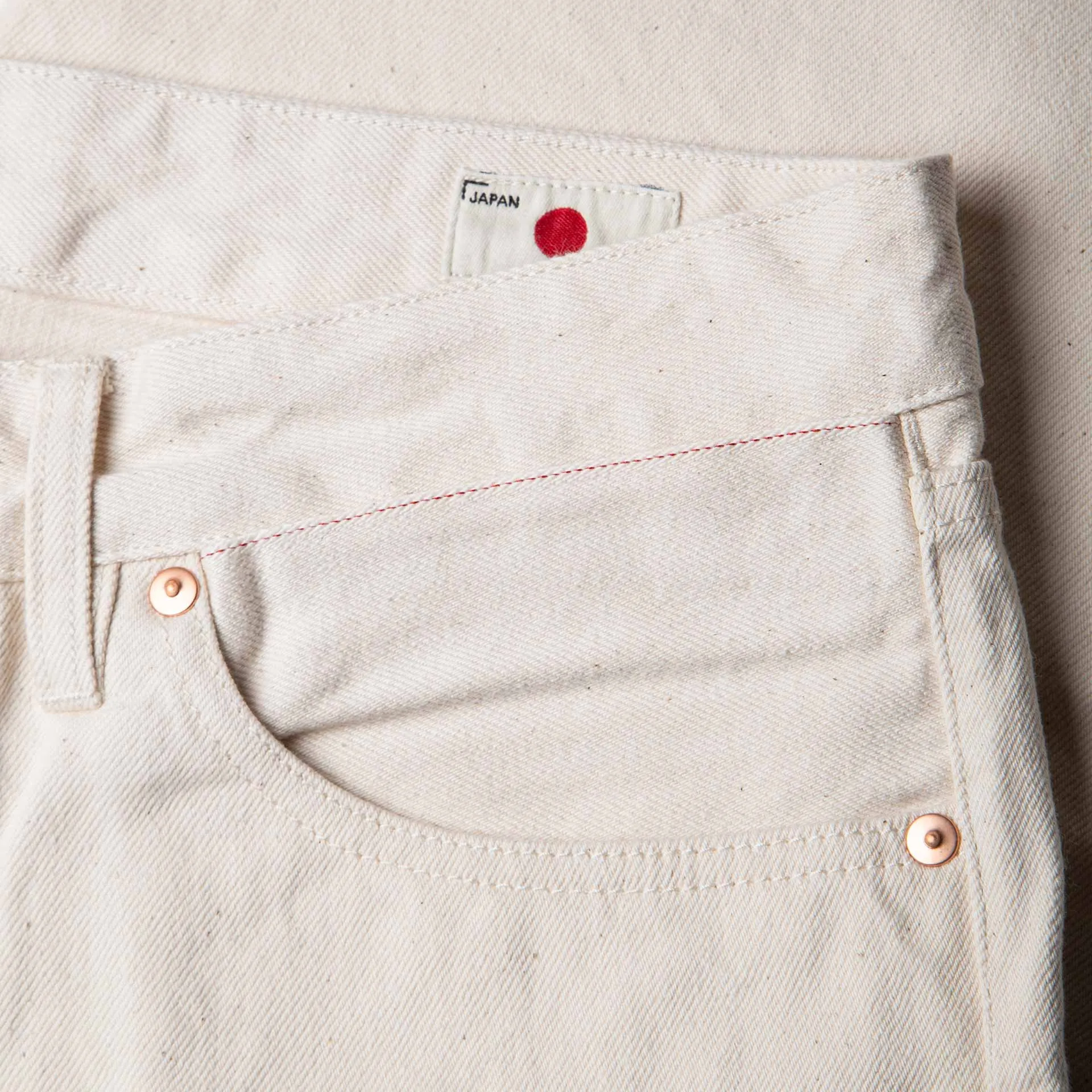 B-04 RELAXED TAPERED 14 oz. selvedge colour denim / ecru