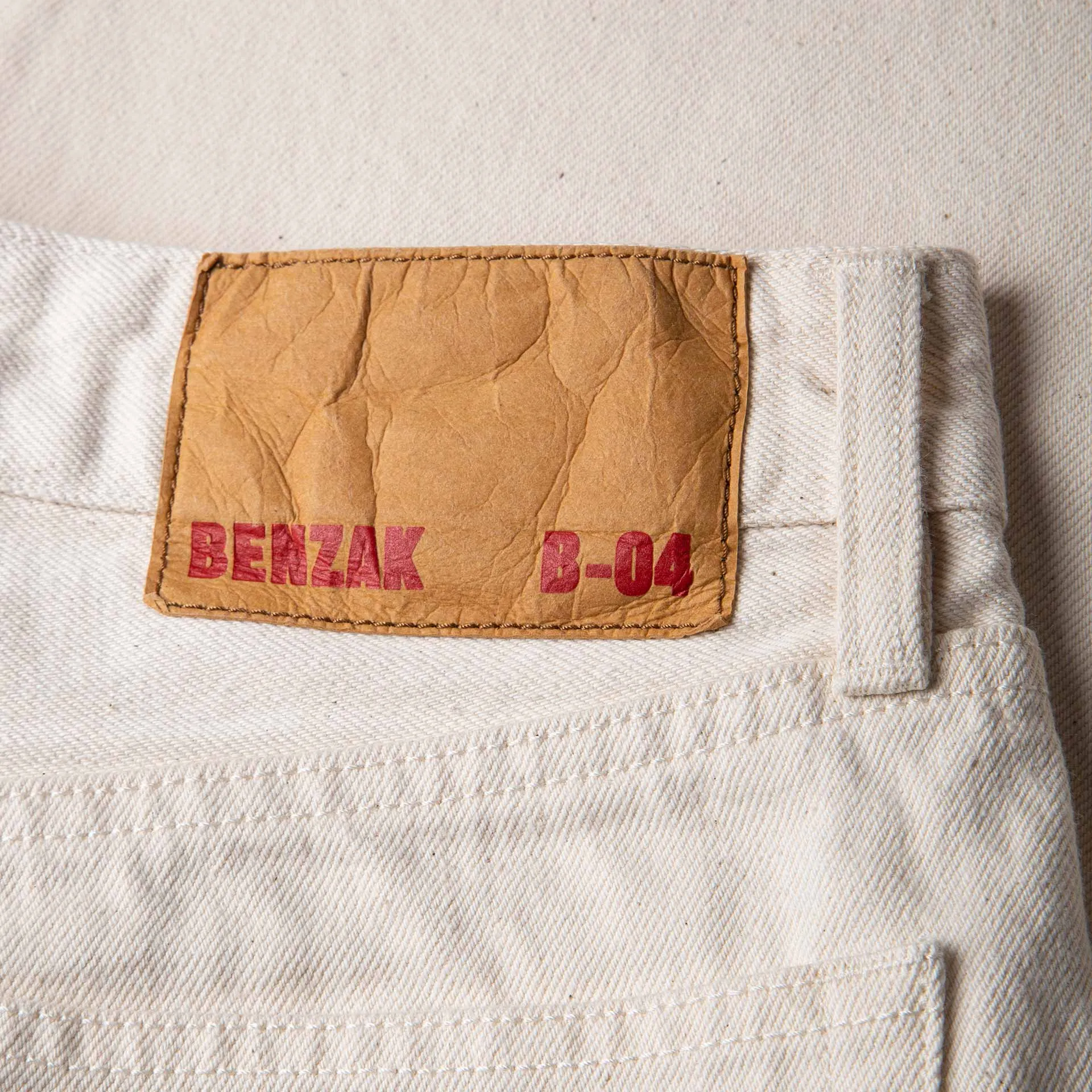 B-04 RELAXED TAPERED 14 oz. selvedge colour denim / ecru