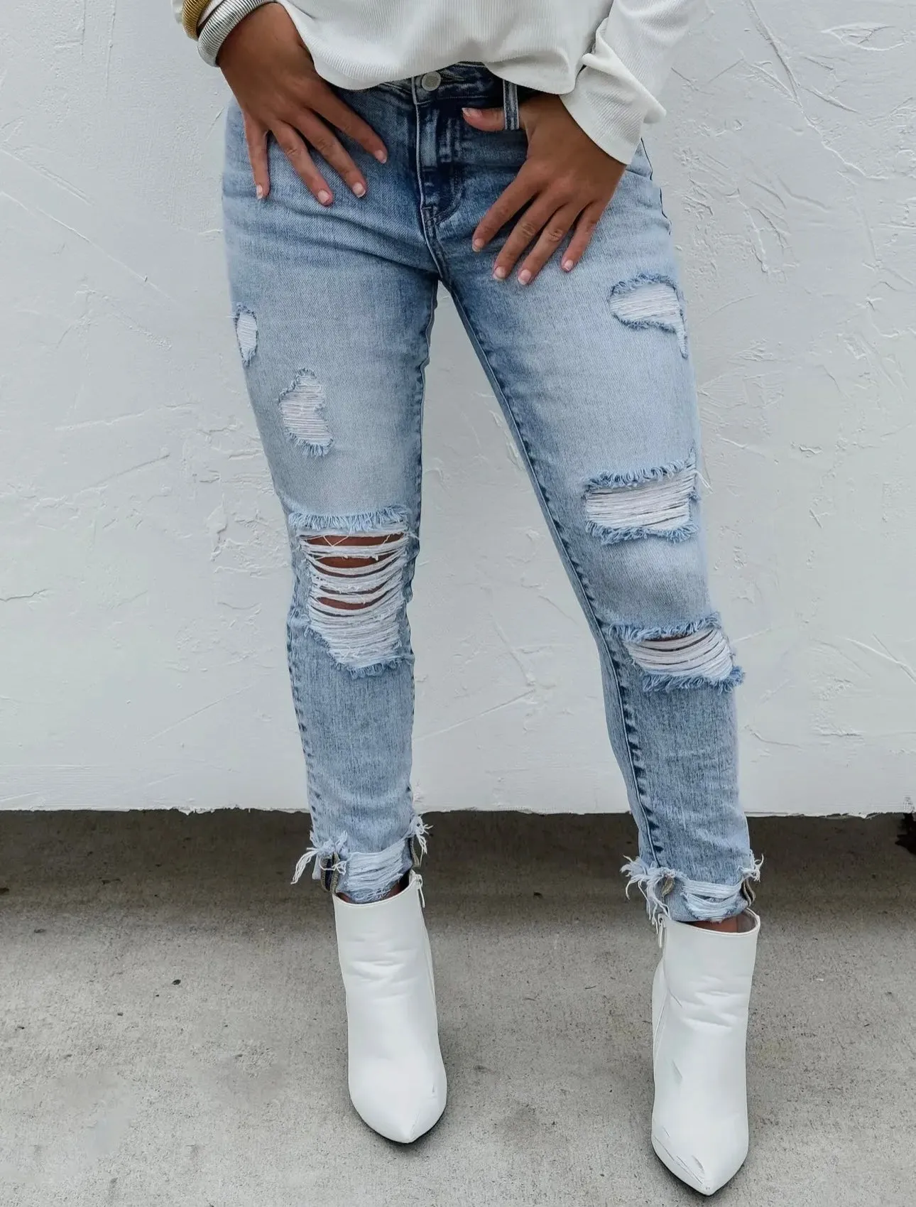 Distressed skinny jeans