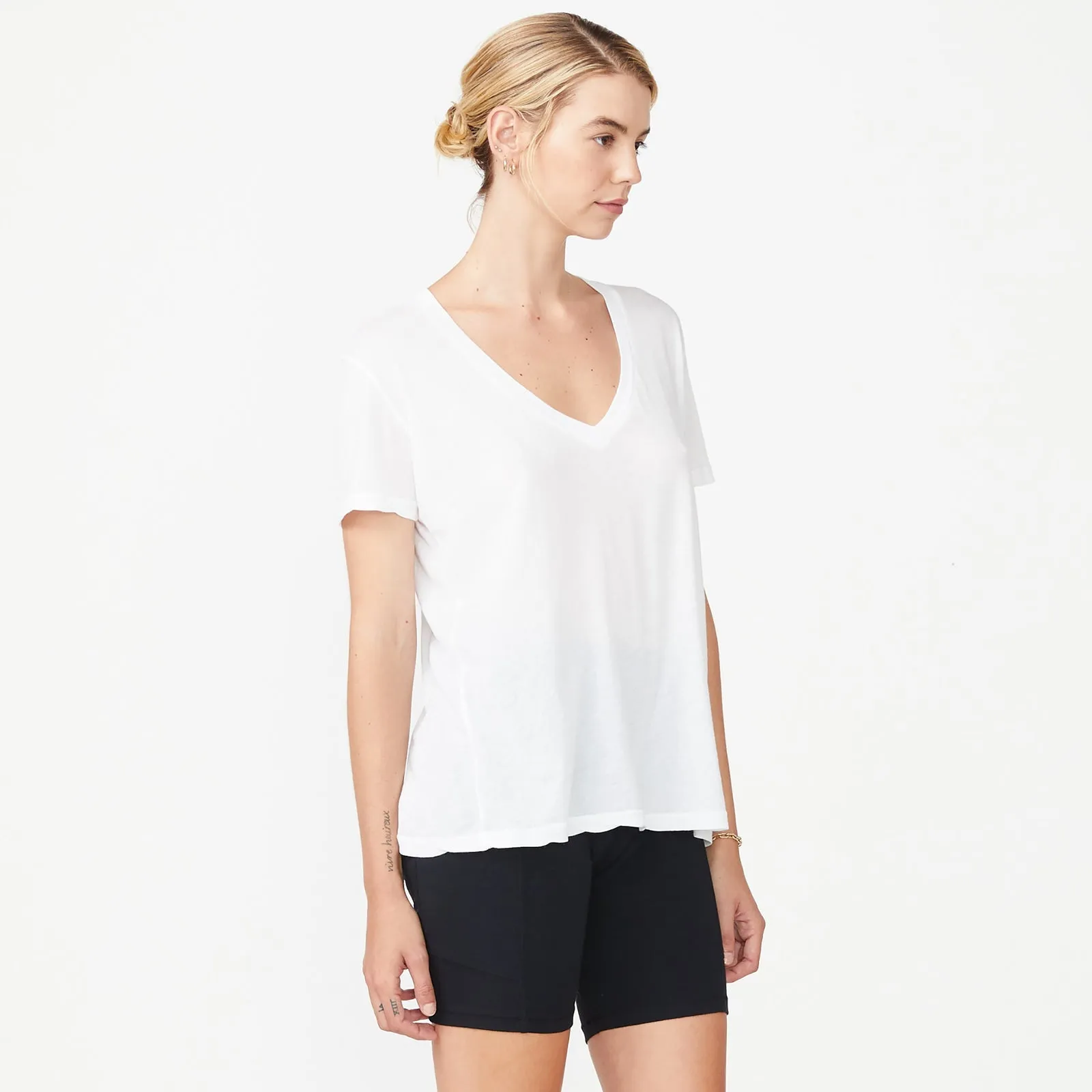 Relaxed V, White